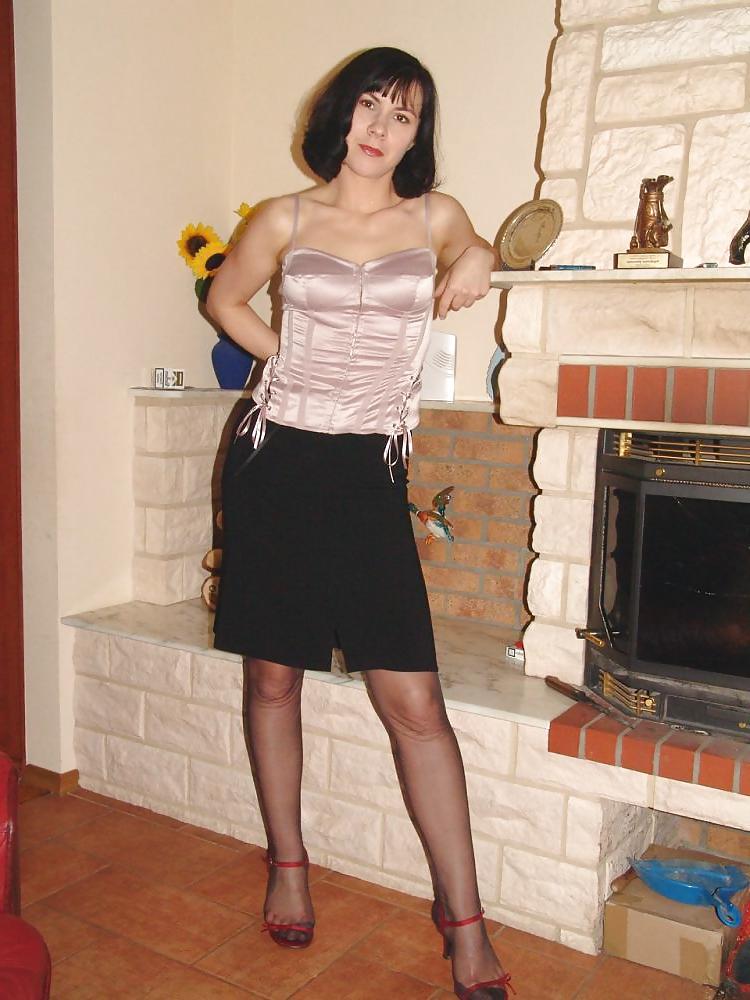 24P Amateur lady flashes ff nylons