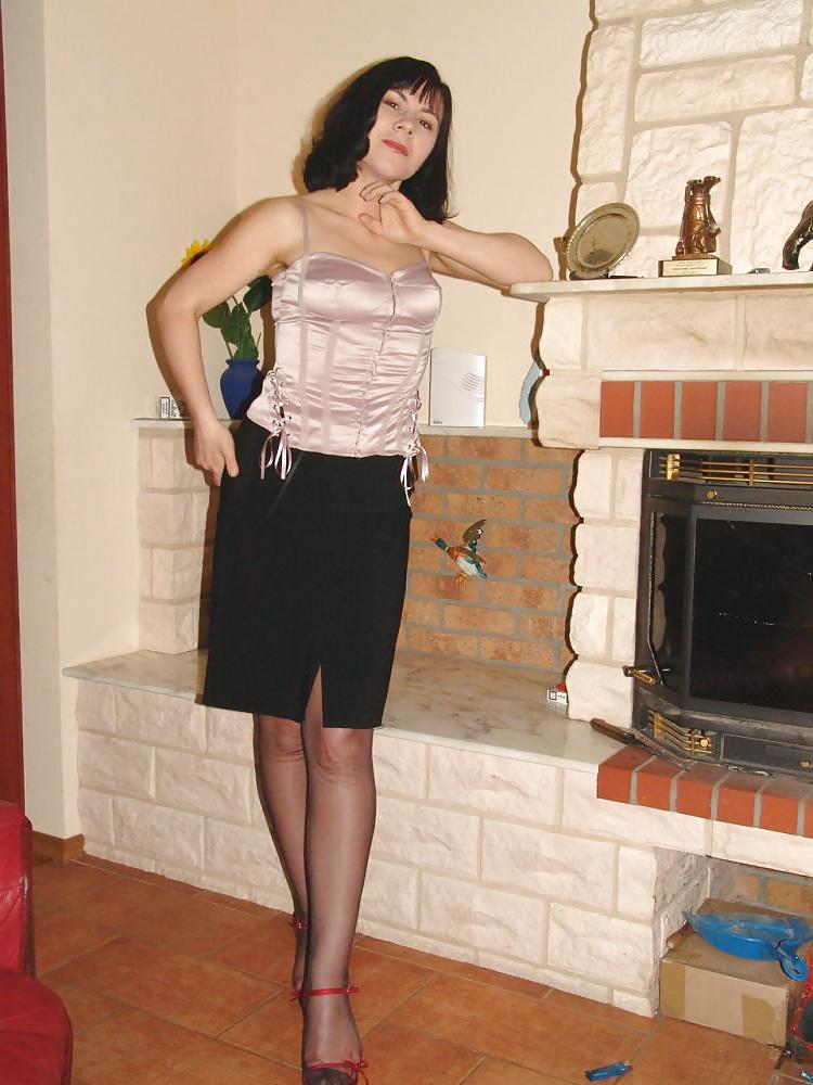 24P Amateur lady flashes ff nylons