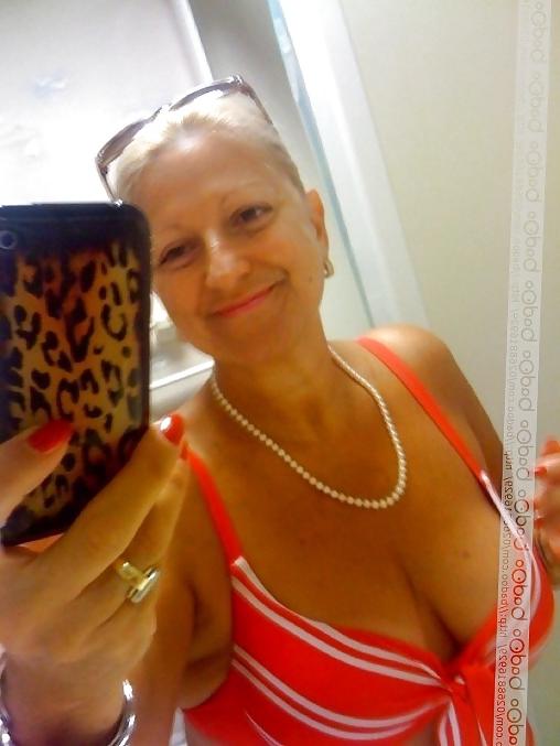 25P SEXY GRANNY