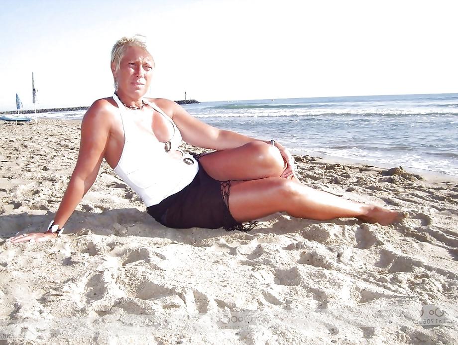 25P SEXY GRANNY