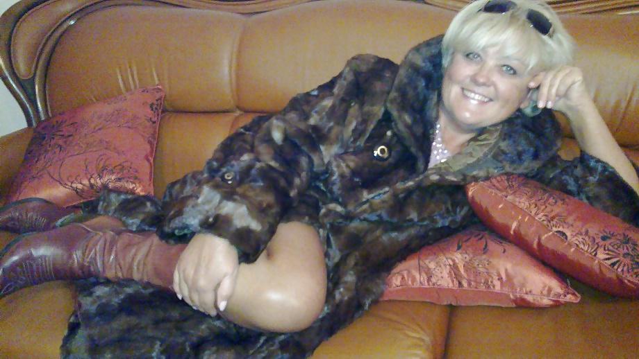 25P SEXY GRANNY
