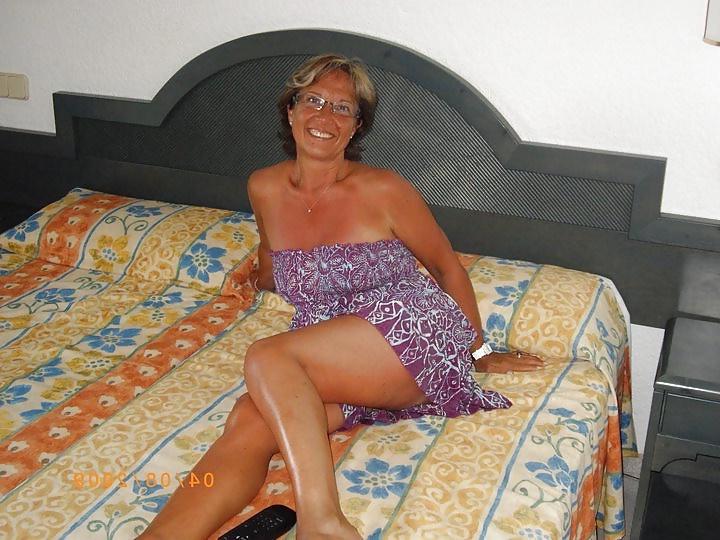 25P SEXY GRANNY