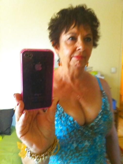 25P SEXY GRANNY
