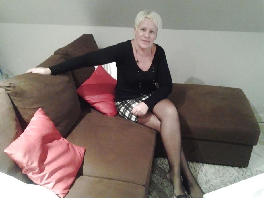 25P SEXY GRANNY