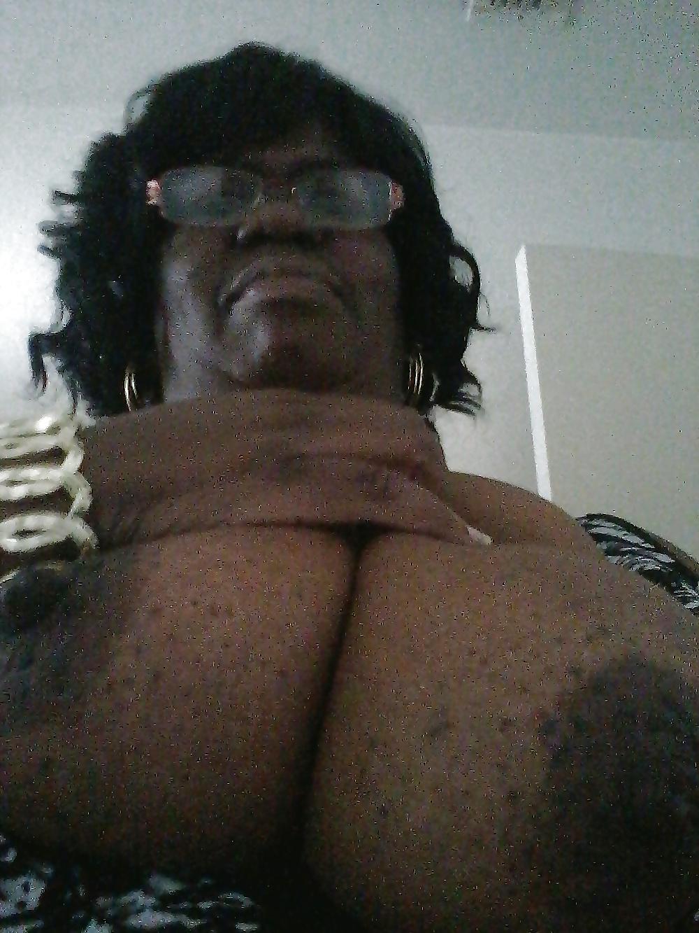 25P GRANNY IS TAKING SELFIES NOW