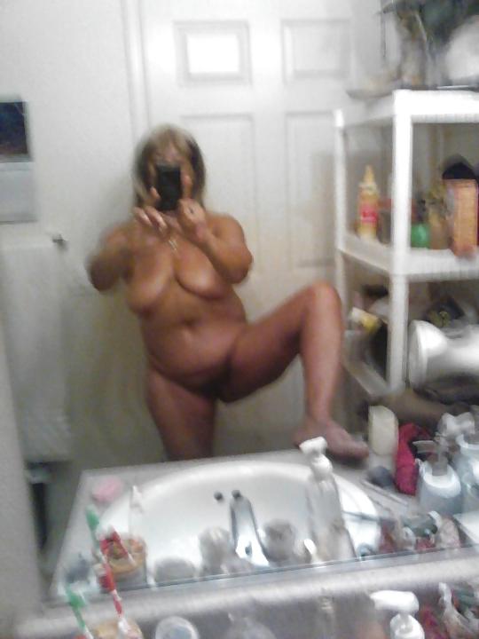 25P GRANNY IS TAKING SELFIES NOW