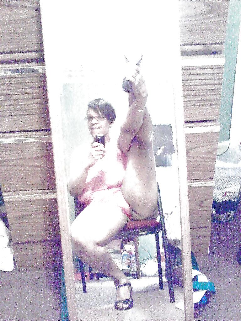 25P GRANNY IS TAKING SELFIES NOW