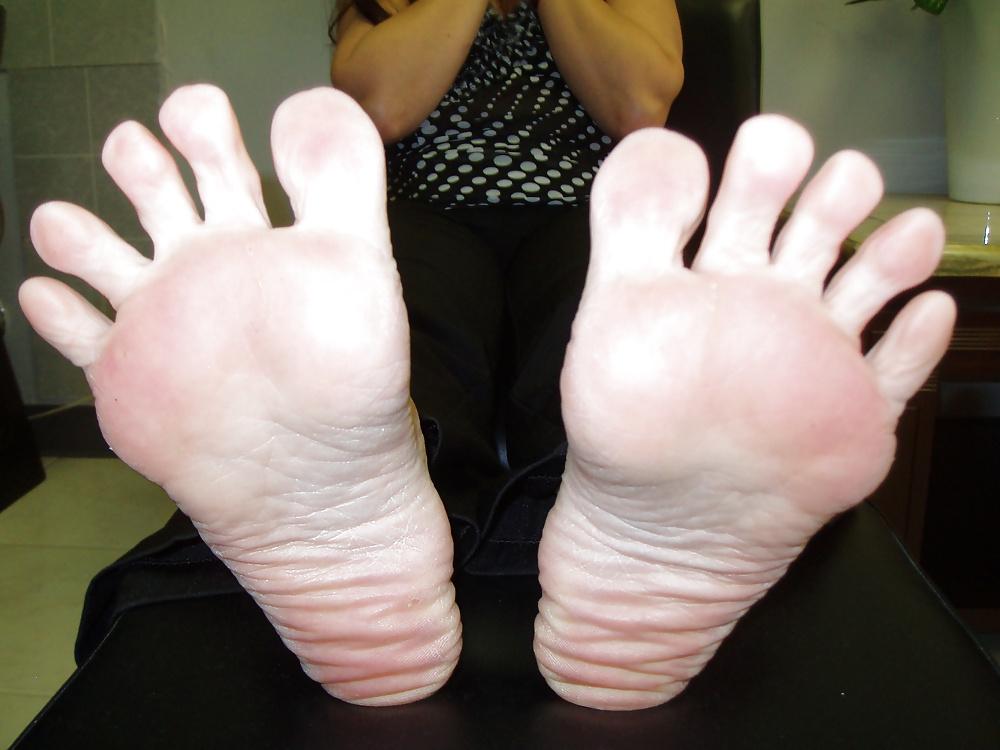 25P 50 years old asian feet