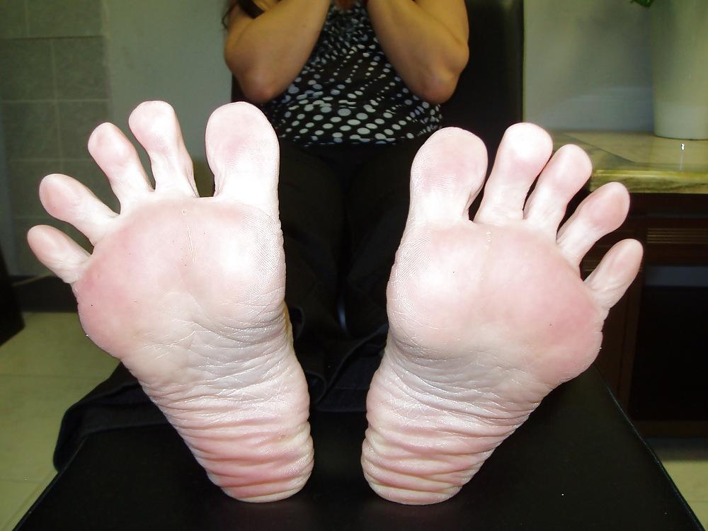 25P 50 years old asian feet