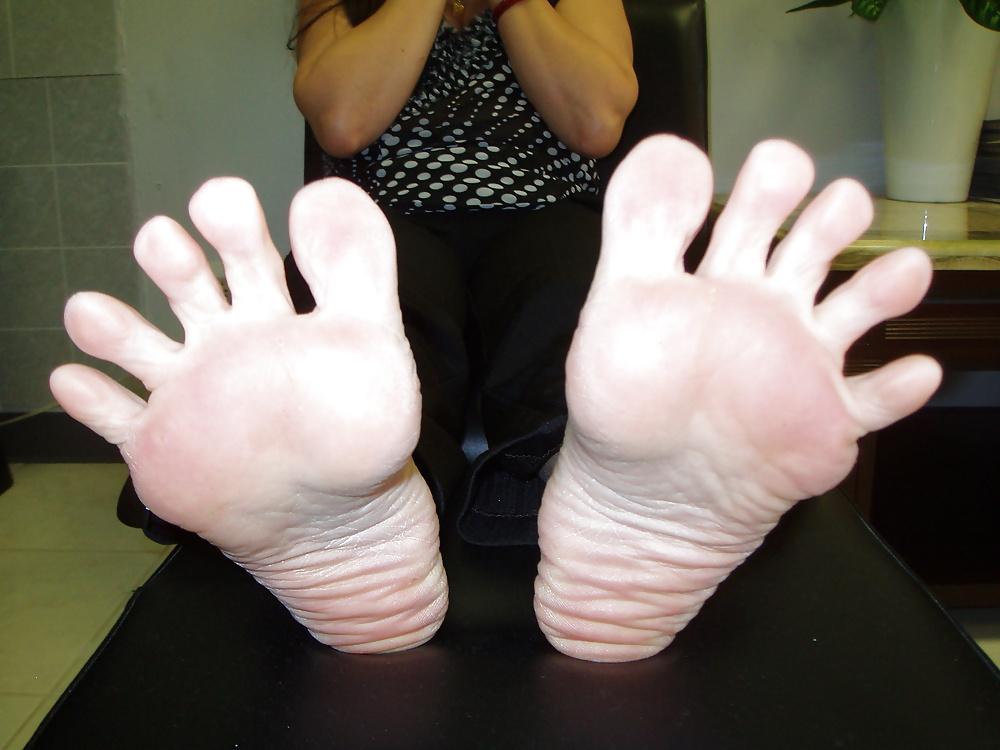 25P 50 years old asian feet