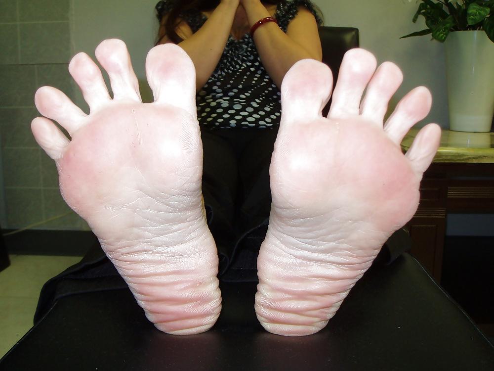 25P 50 years old asian feet