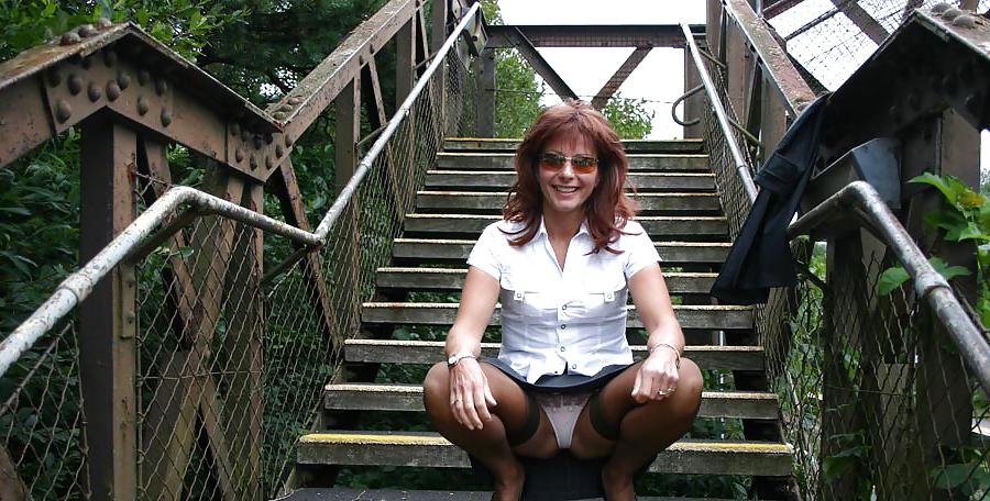 25P Mature redhead lady pleasure posing