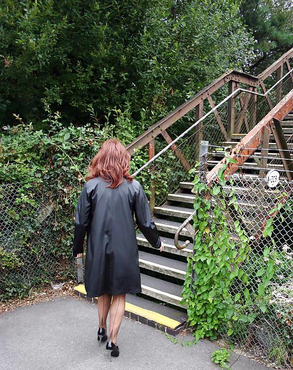 25P Mature redhead lady pleasure posing