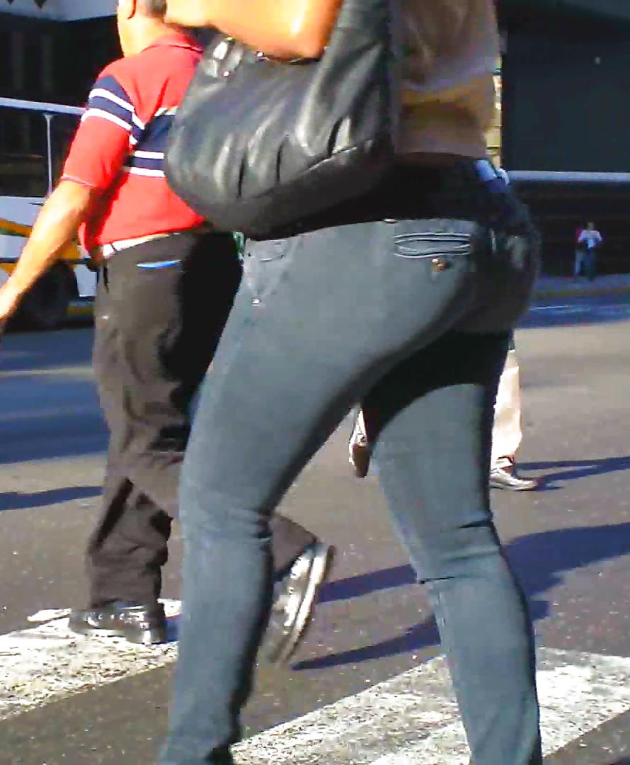 14P Tight Jeans Bubble Butt 2