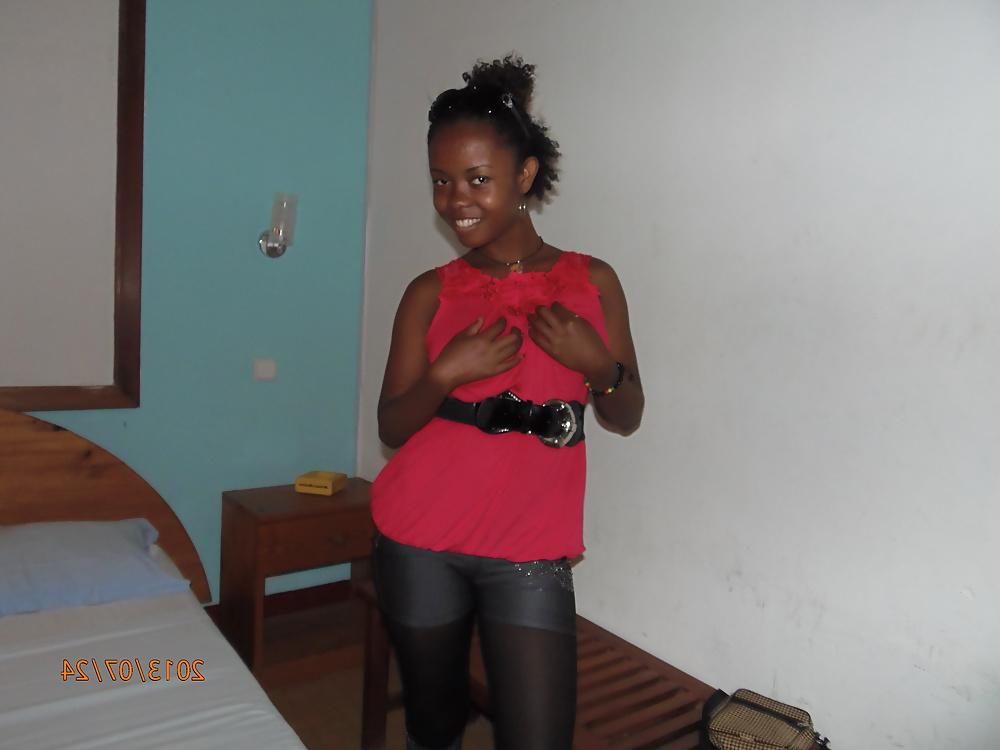 25P Cute Ebony Teen