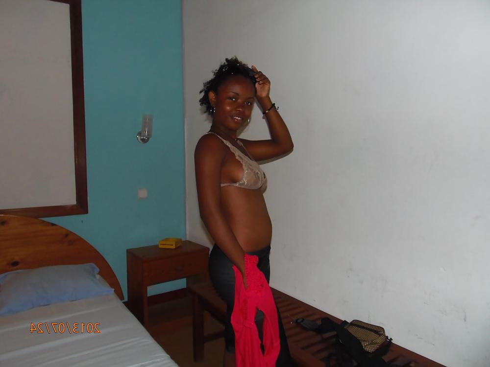 25P Cute Ebony Teen