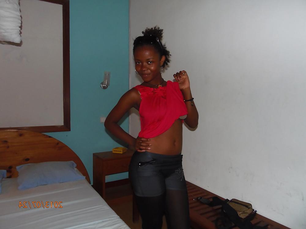 25P Cute Ebony Teen