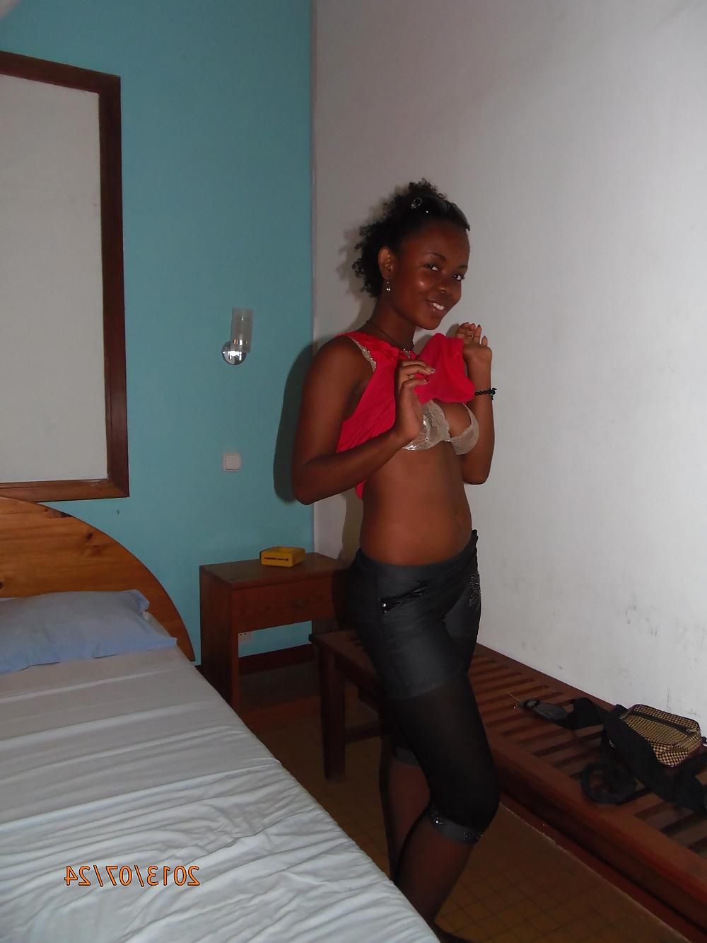 25P Cute Ebony Teen