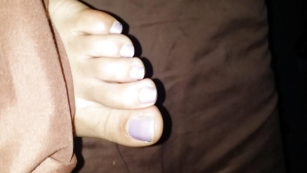 5P Sexy Ebony feet and toes