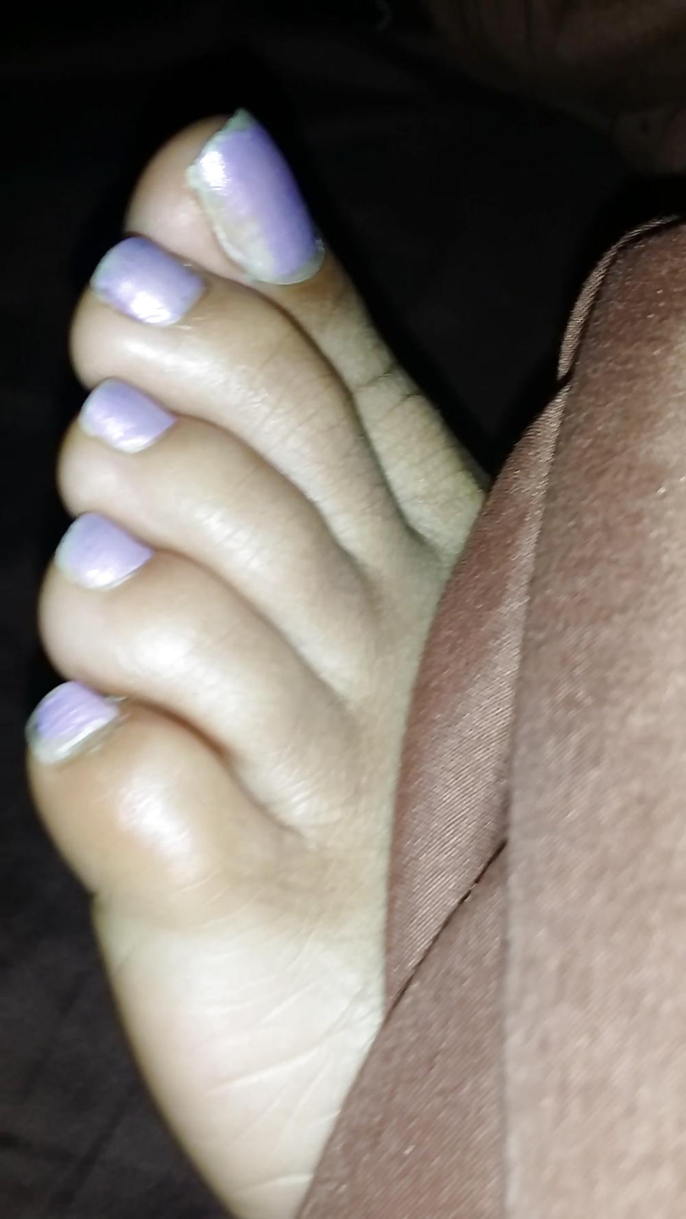 5P Sexy Ebony feet and toes