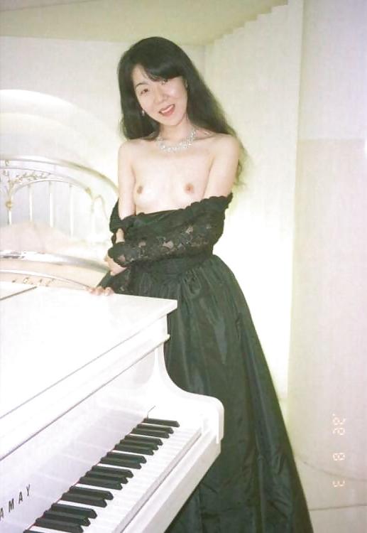 16P Japanese Amateur a piano sex player