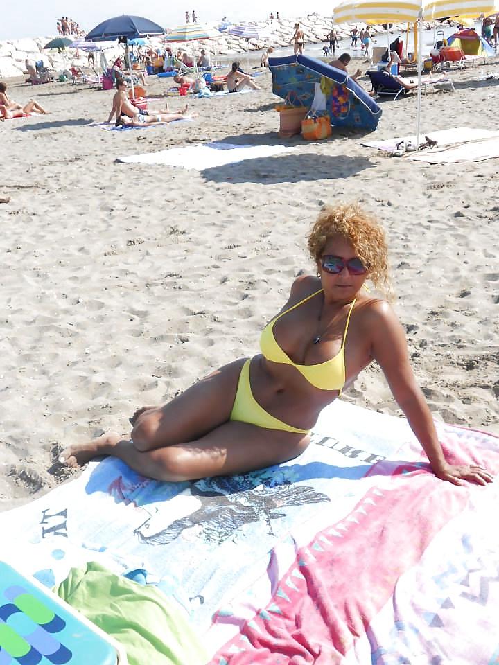 25P Mature Colombia With Voluptuous Hot Body