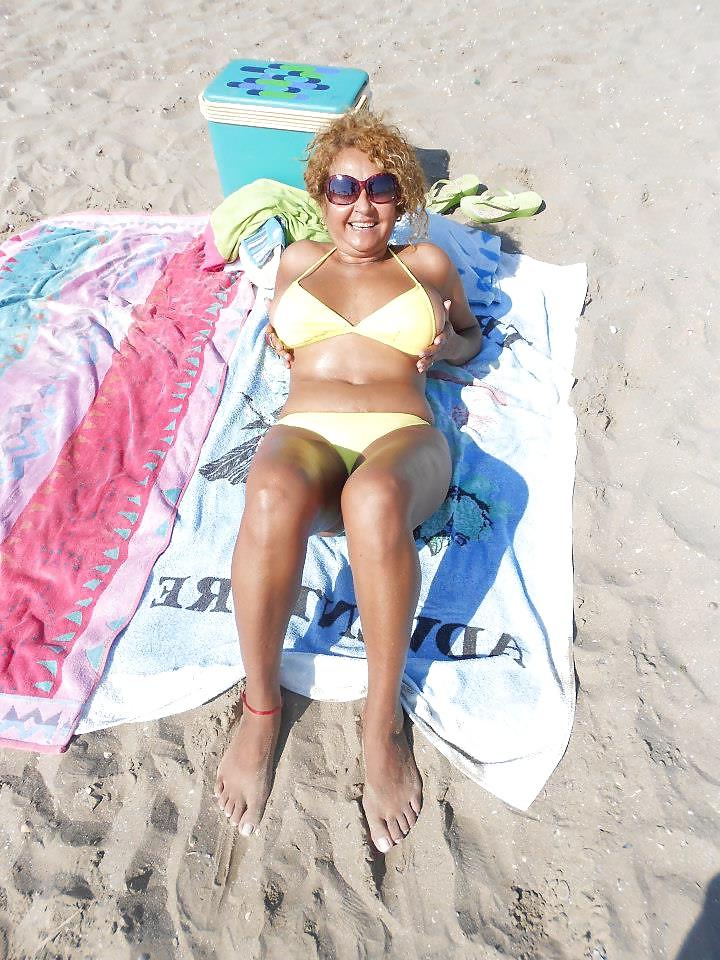 25P Mature Colombia With Voluptuous Hot Body