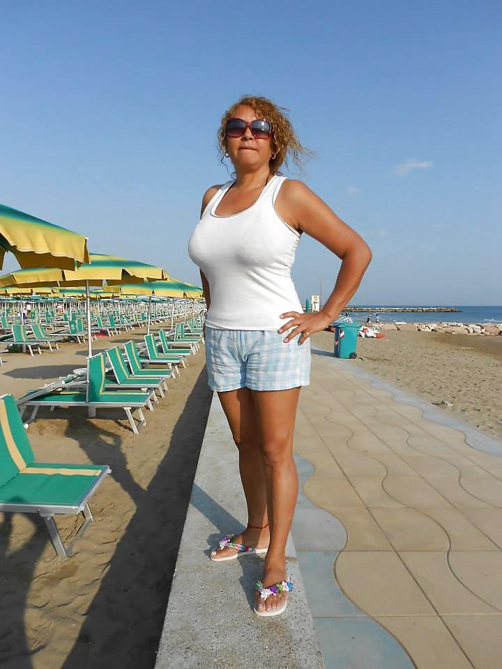 25P Mature Colombia With Voluptuous Hot Body