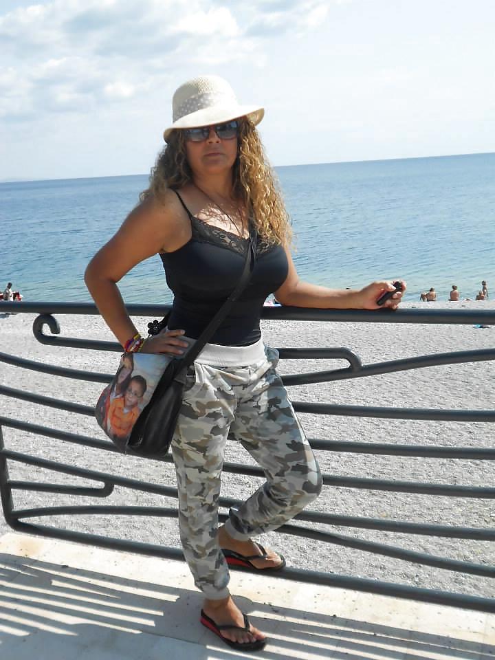 25P Mature Colombia With Voluptuous Hot Body