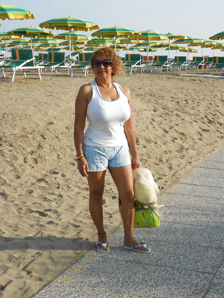 25P Mature Colombia With Voluptuous Hot Body