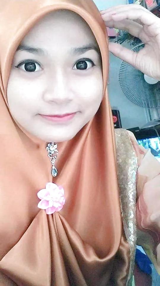 25P Gadis Melayu Bertudung