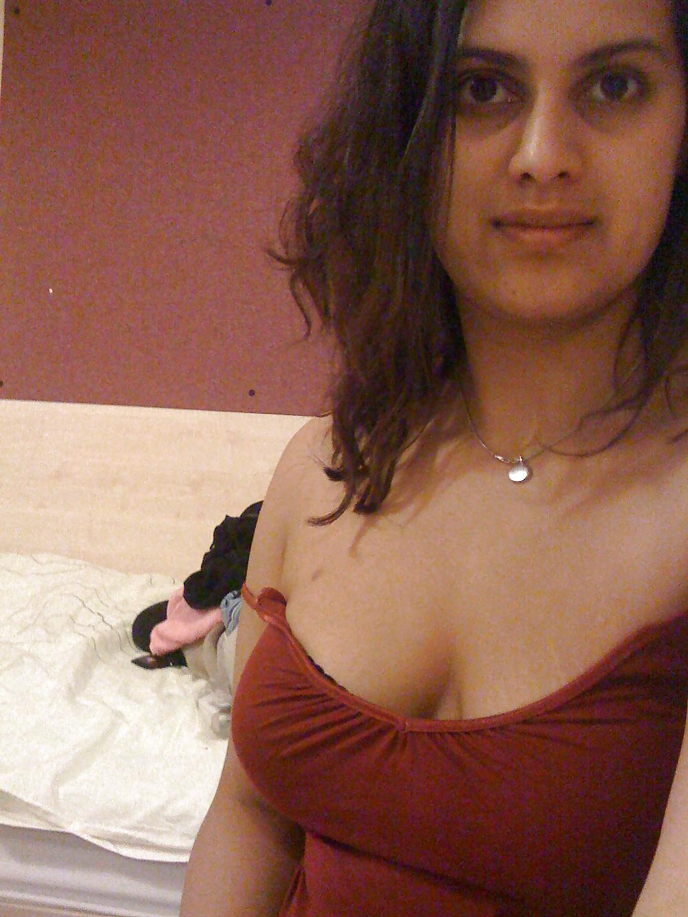 9P Indian Asian Sheffield Uni Selfies University Halls