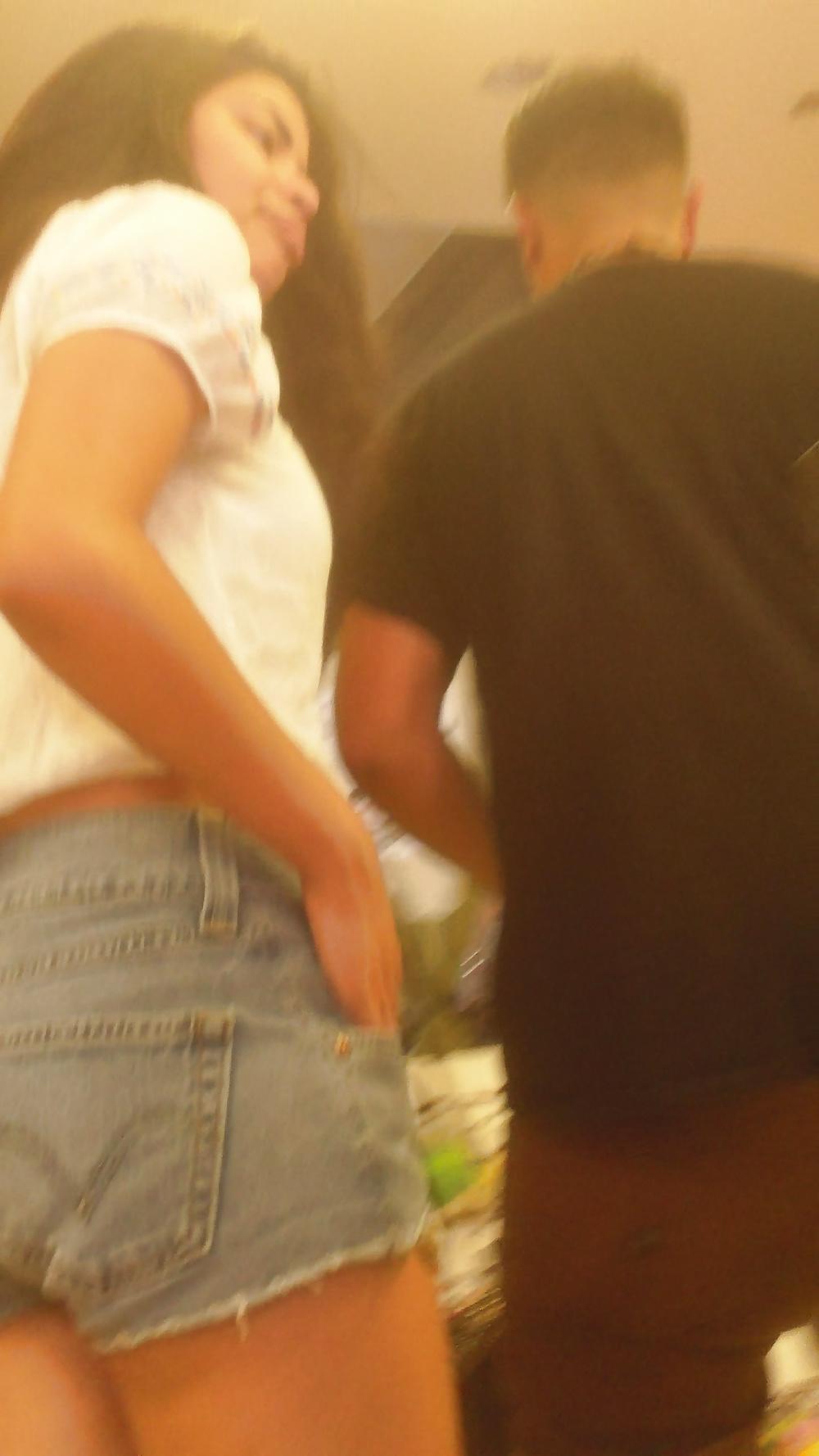 25P Popular teen girls ass & butt in jeans Part 7