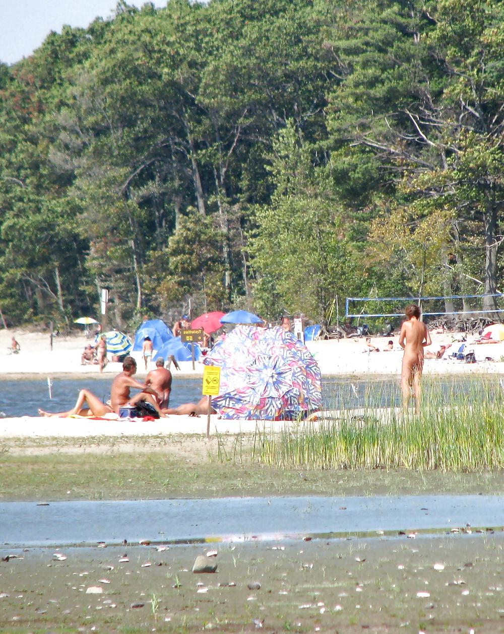 15P Plage nue d'Oka