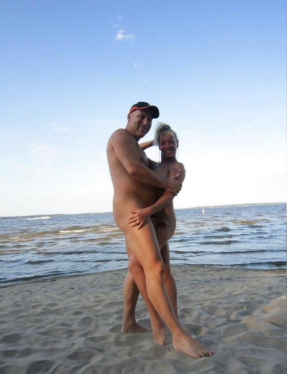 15P Plage nue d'Oka
