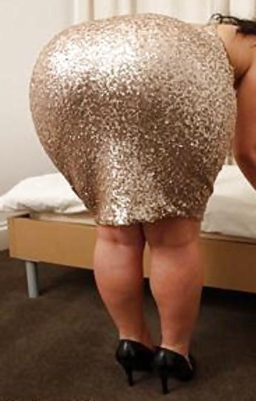 25P Candid Mature Upskirt - Panty Voyeur - Big Butt Milf