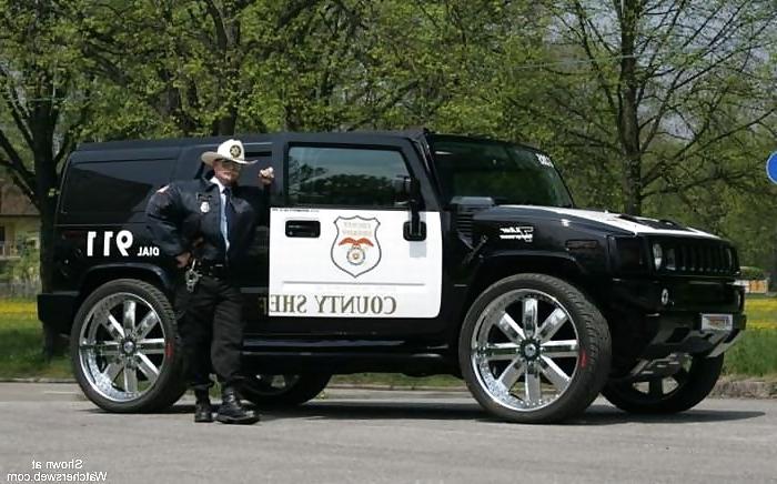 21P Intersting Police Cars (non nude - just funny)