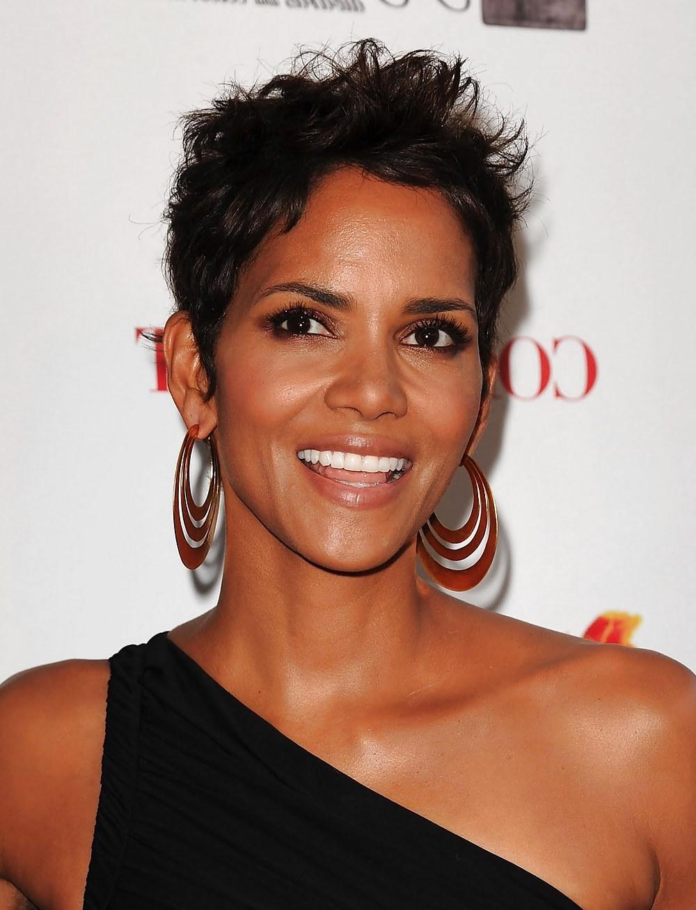 5P Halle Berry upskirt