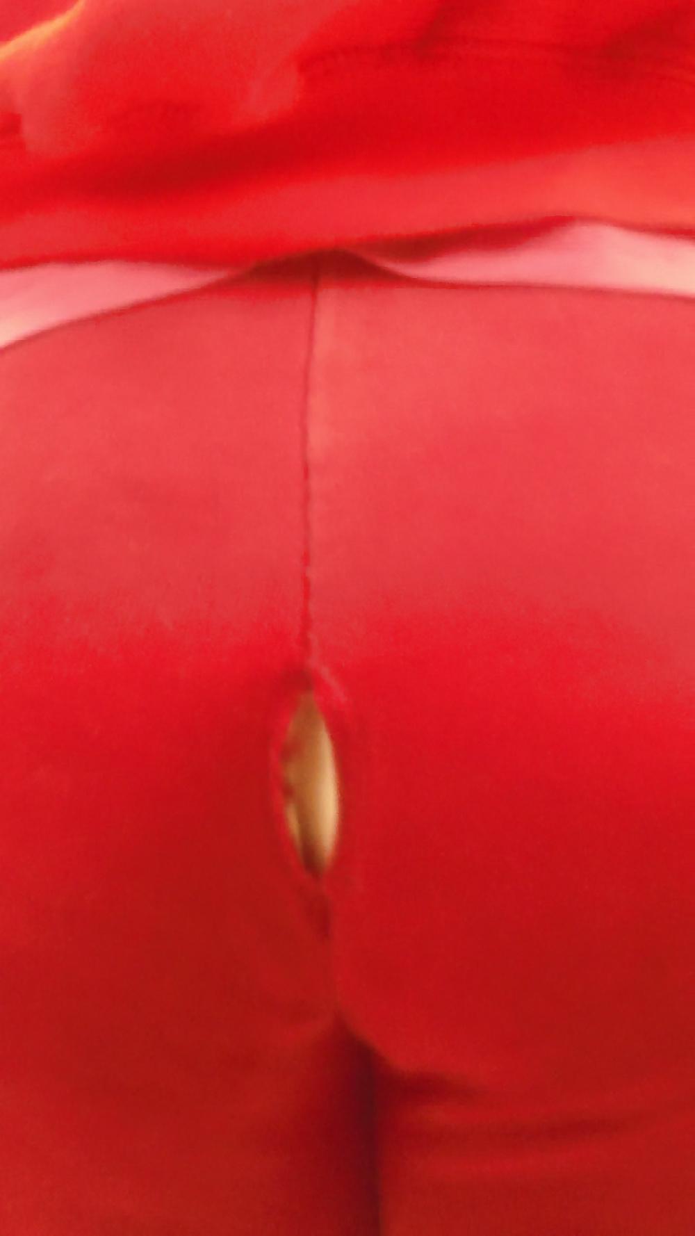 21P Teen butt & ass crack with hole in pants