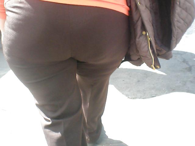20P Mature mega butt