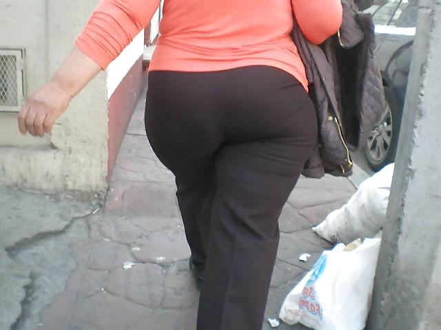 20P Mature mega butt