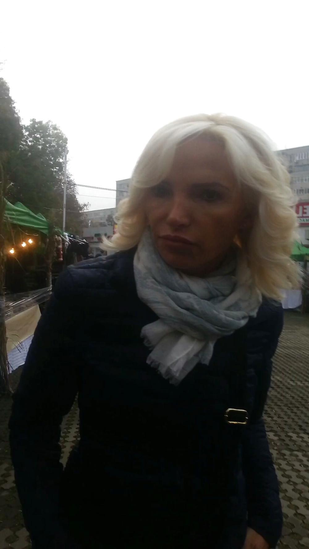 5P Spy sexy blonde face romanian