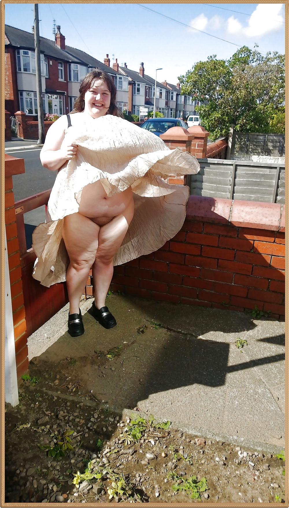 11P BBW Tess flashing in the garden