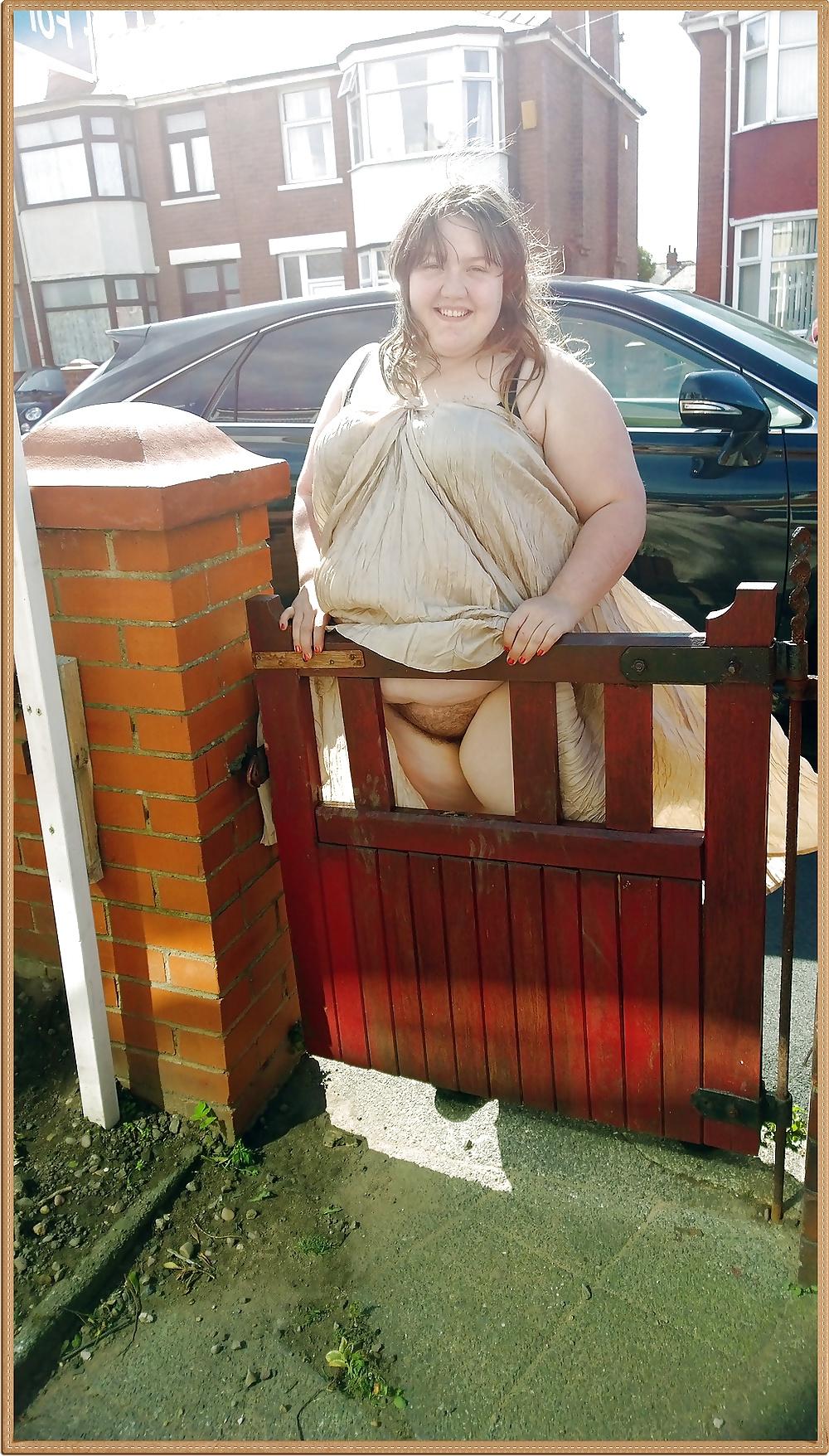 11P BBW Tess flashing in the garden