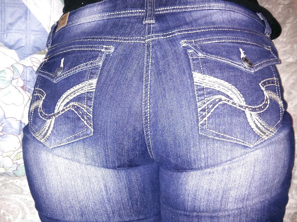 5P More pics of wife big fat phat wide ass butt tight in jeans