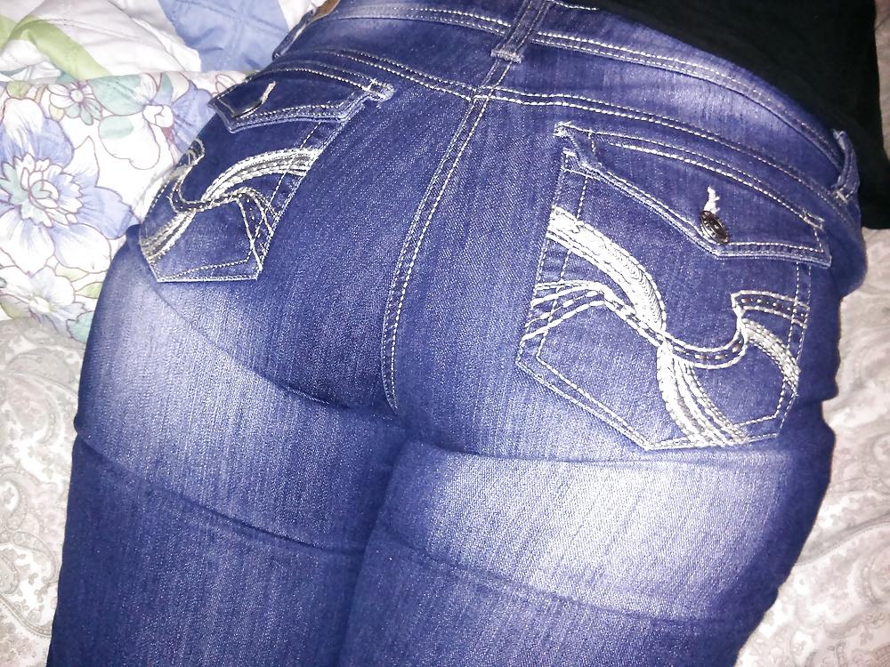 5P More pics of wife big fat phat wide ass butt tight in jeans