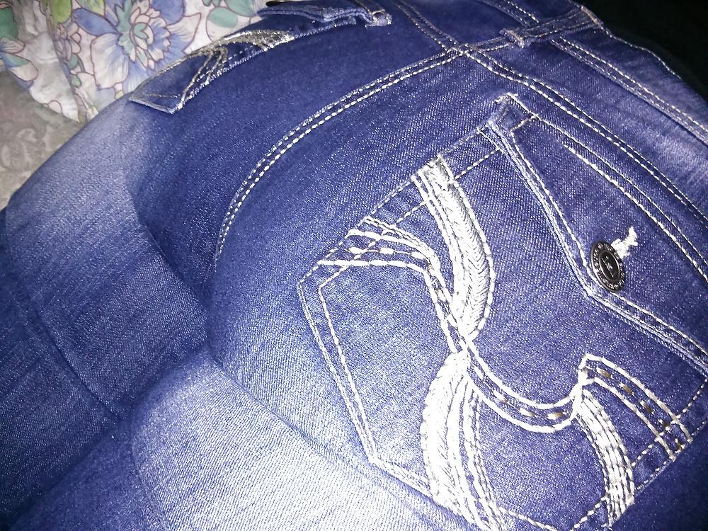 5P More pics of wife big fat phat wide ass butt tight in jeans