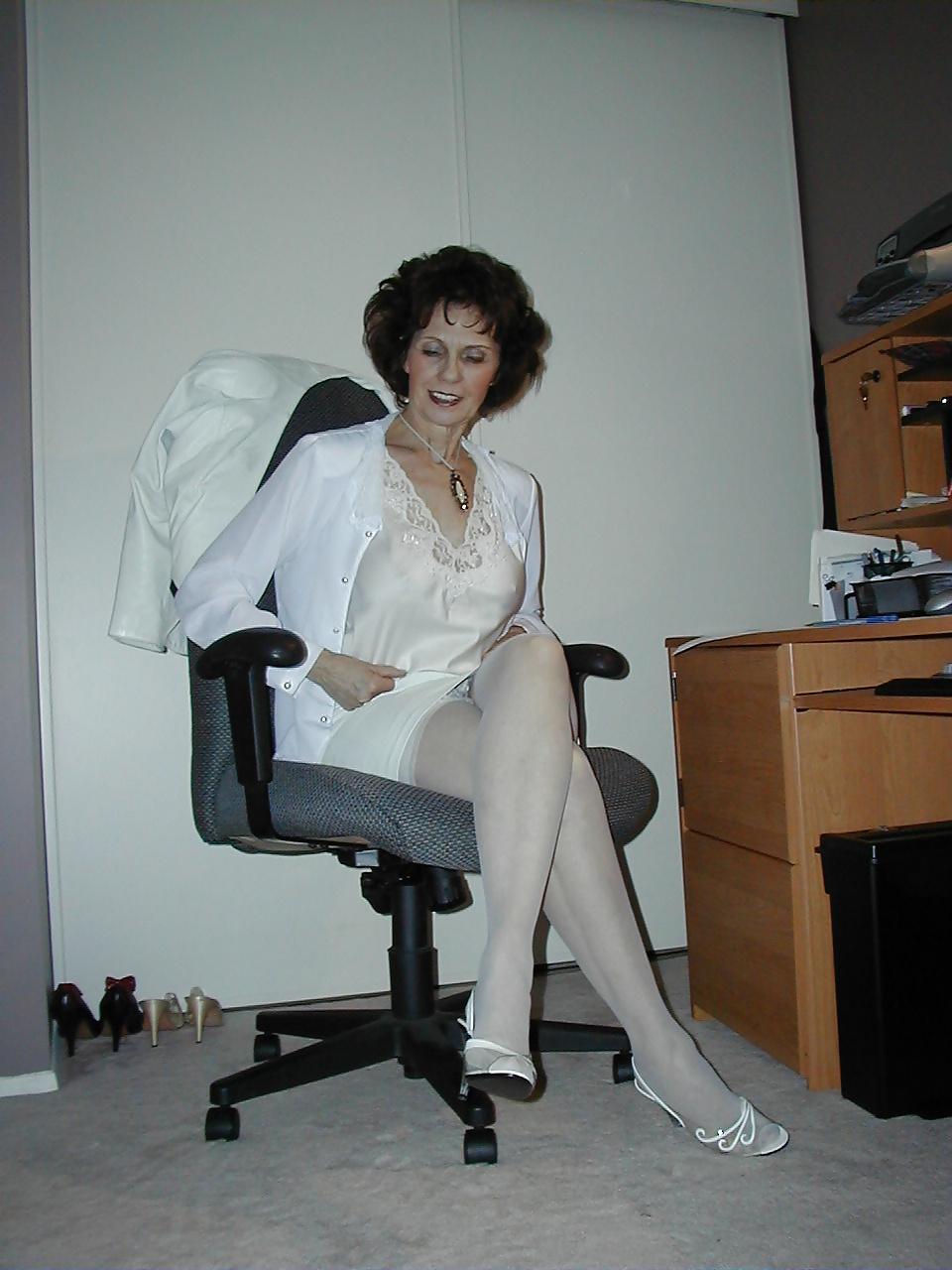 21P Granny in lingerie