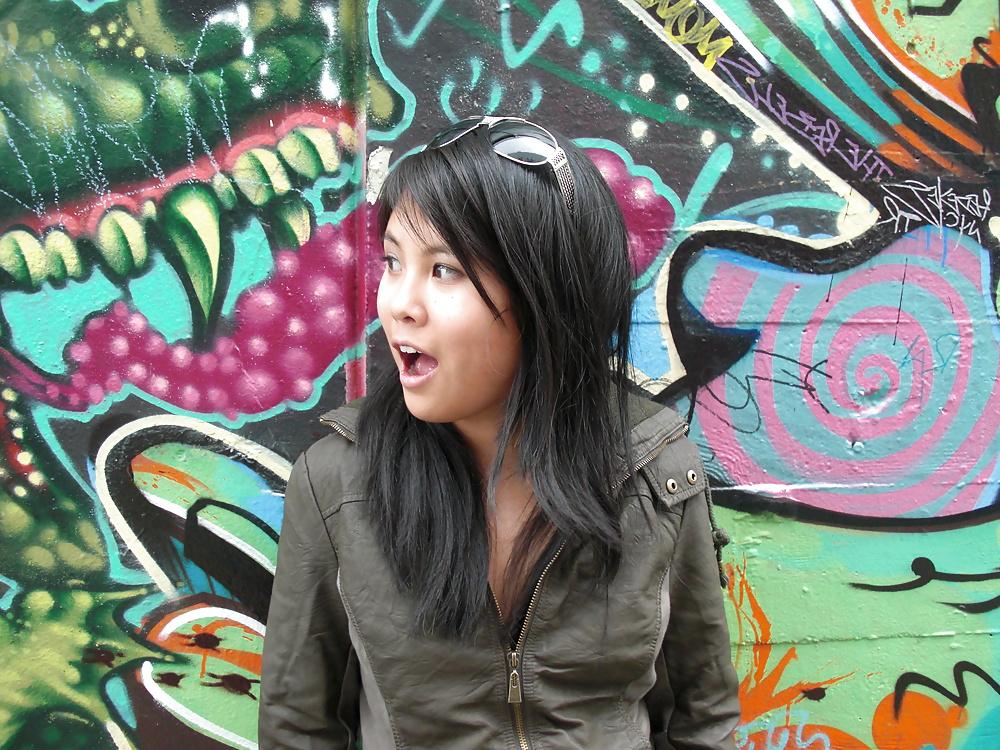 13P Entblößte asiatische Schlampe Lena