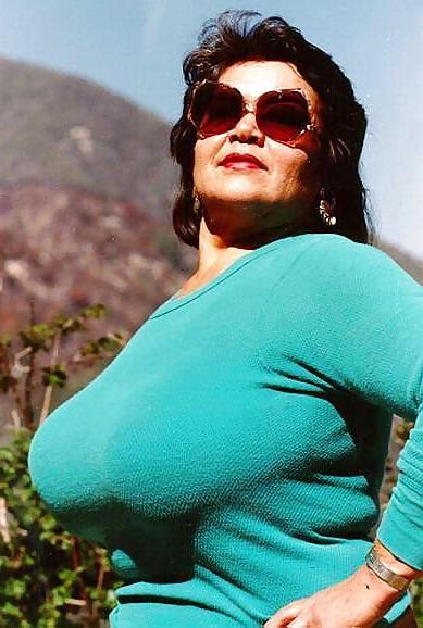 25P Clothed - unclosed matures & grannies